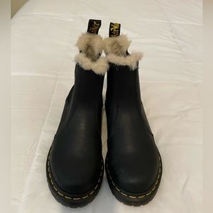 2976 LEONORE FAUX FUR LINED CHELSEA BOOTS in black very cute and never worn